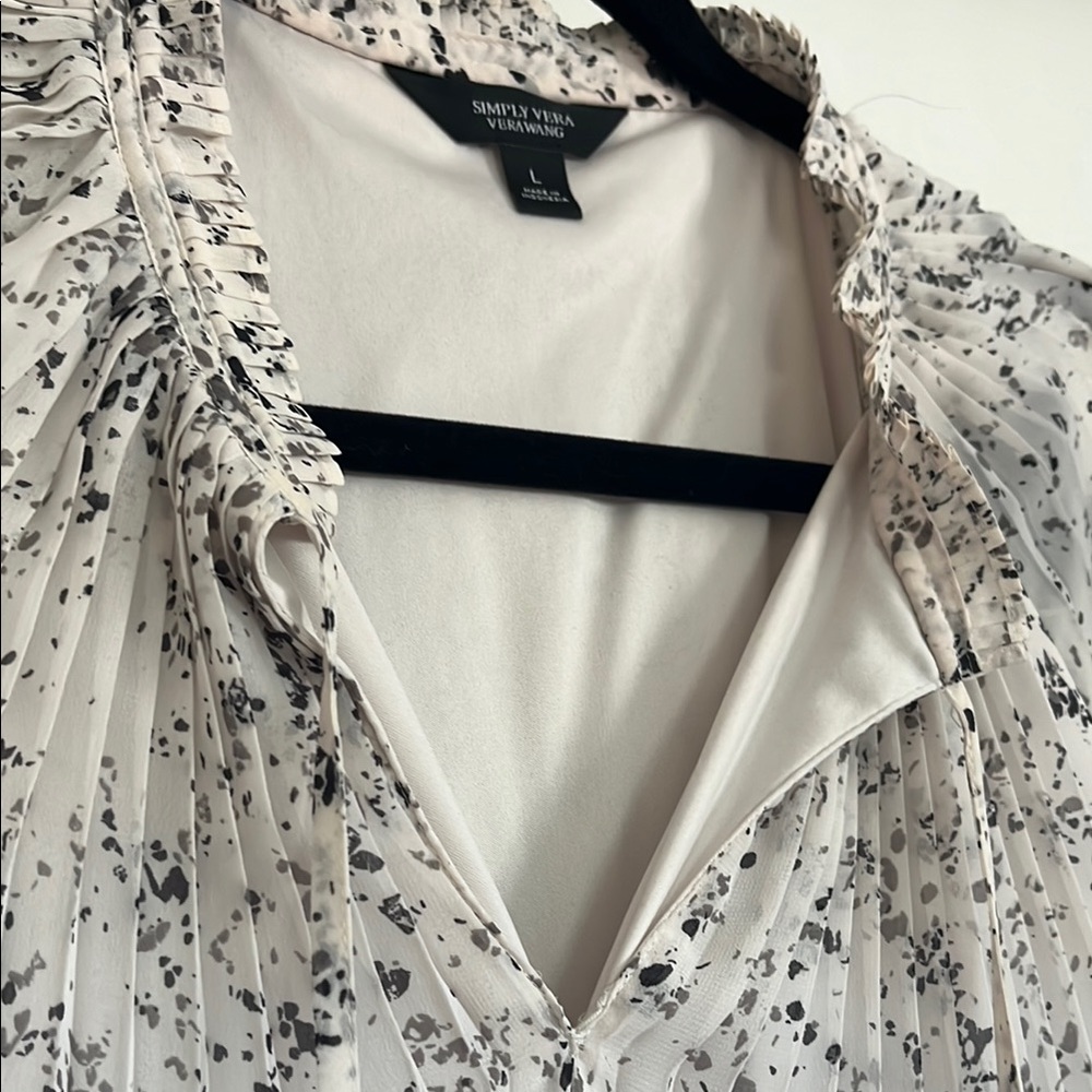 EUC | L | Simply Vera Vera Wang Cream and Black Blouse - Picture 5 of 8